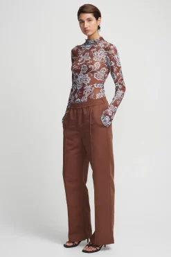 Aire Top Chocolate Blue Floral