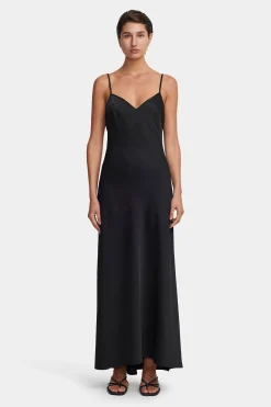 Essential Slip Black